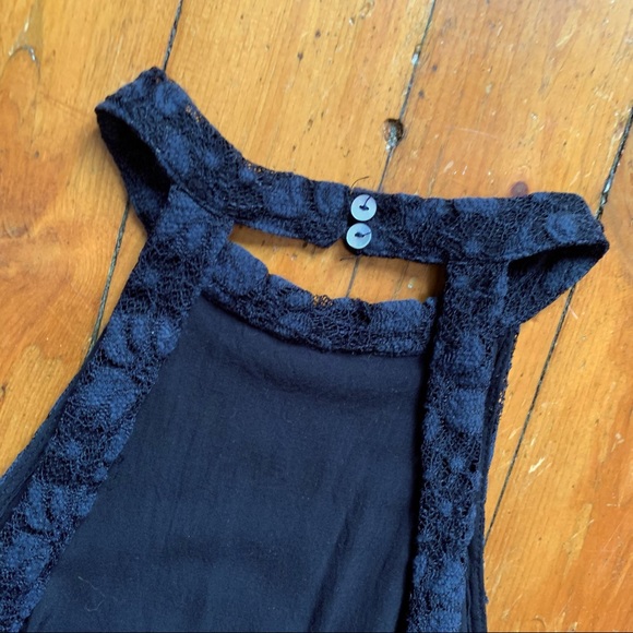 Lace flower overlay dress with open back 🖤 - Picture 12 of 12